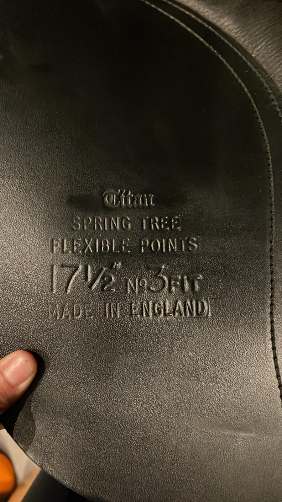 Euroriding Titan 17,5" Schwarzer Dressursattel - Pferdesattel Shop