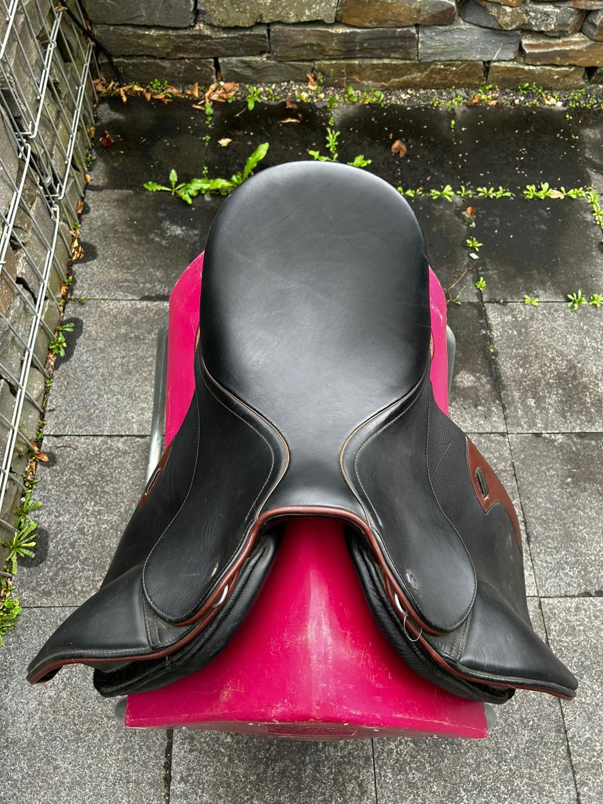 Uta Gräf Butterfly Dressursattel schwarz 17" , Pferdesattel Shop