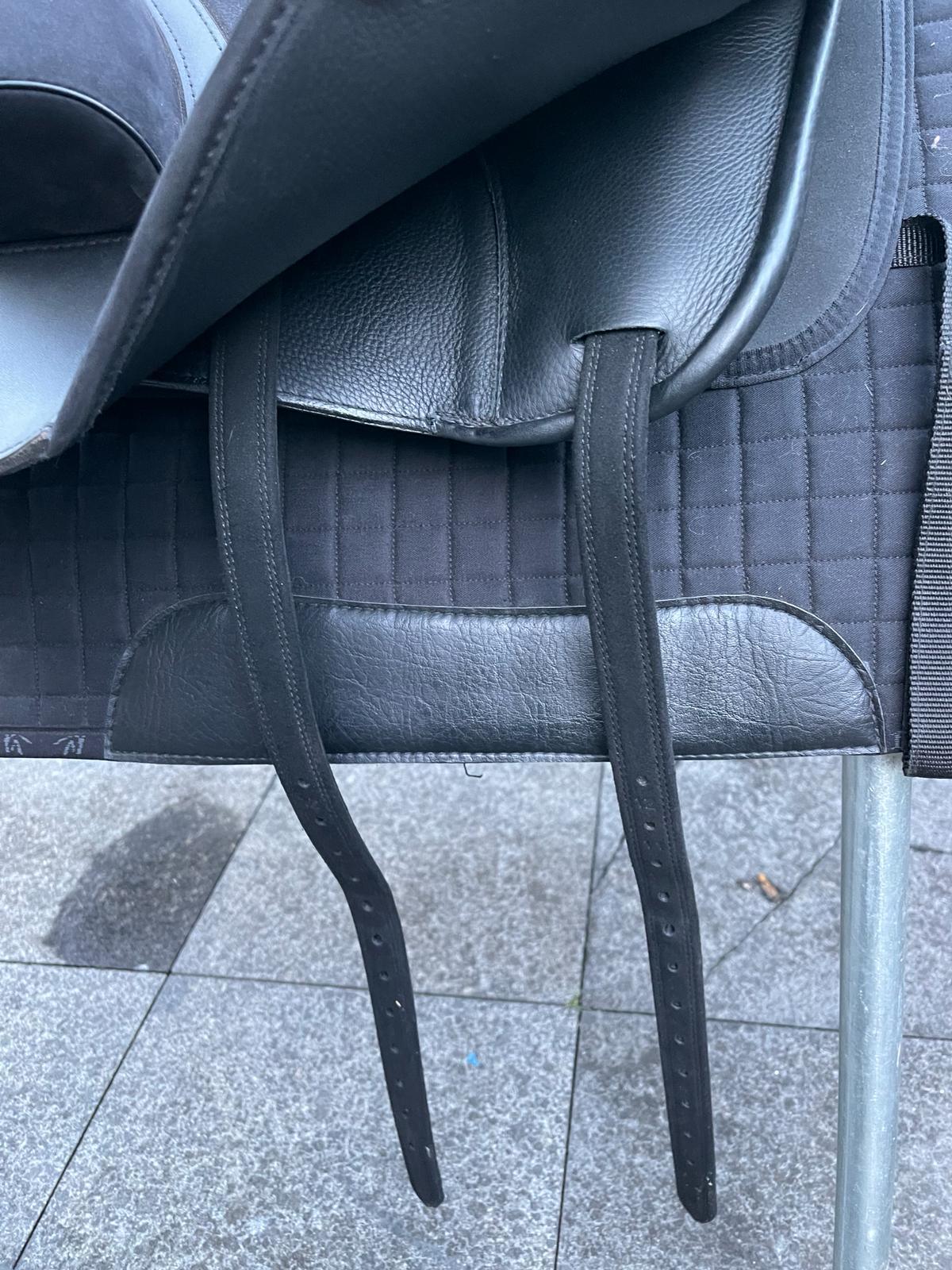 Deuber & Partner Amarant S2 schwarz Barocksattel - Pferdesattel Shop