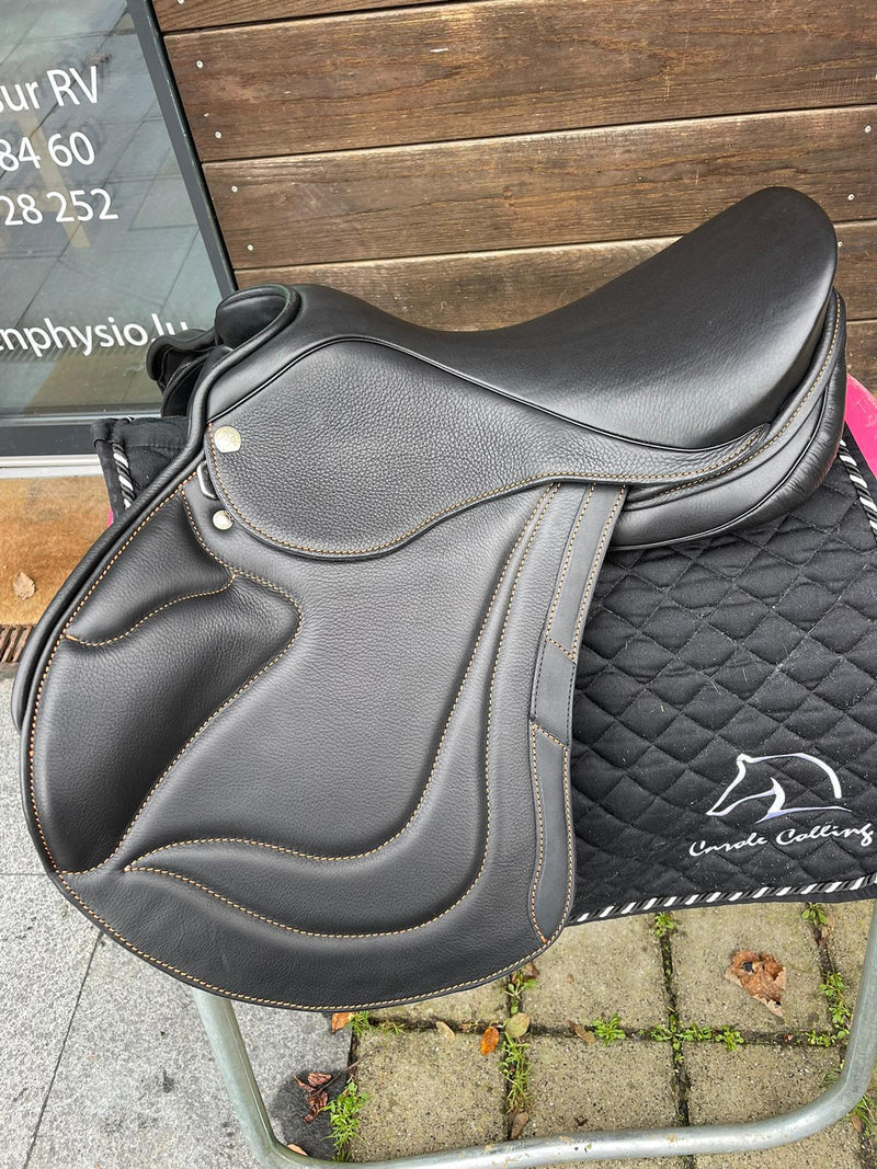 Sommer Aventus Competiton 17,5" SS schwarz Springsattel [NEU]