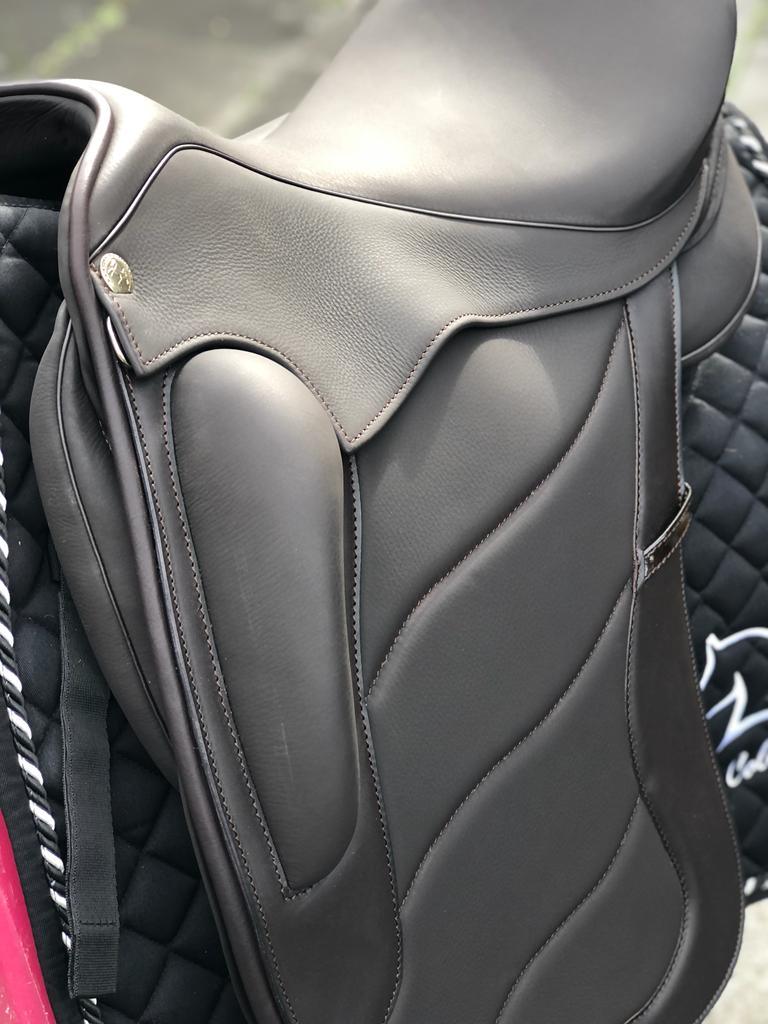 Sommer Tosca 17,5" Mocca  Lack Dressursattel [NEU]