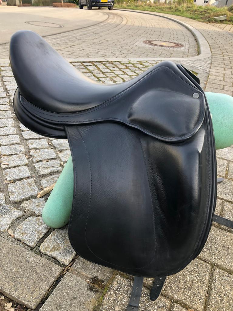 Childeric DSG 17,5" Schwarz Dressursattel