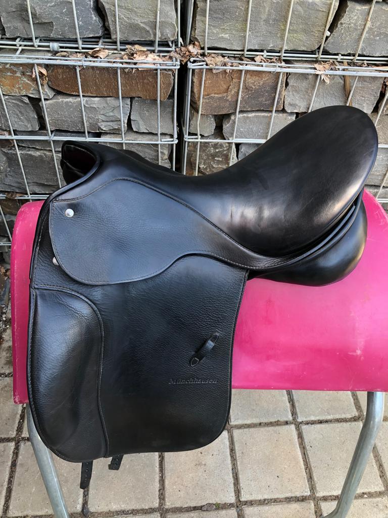 Passier Münchhausen 17" Black Dressage Saddle