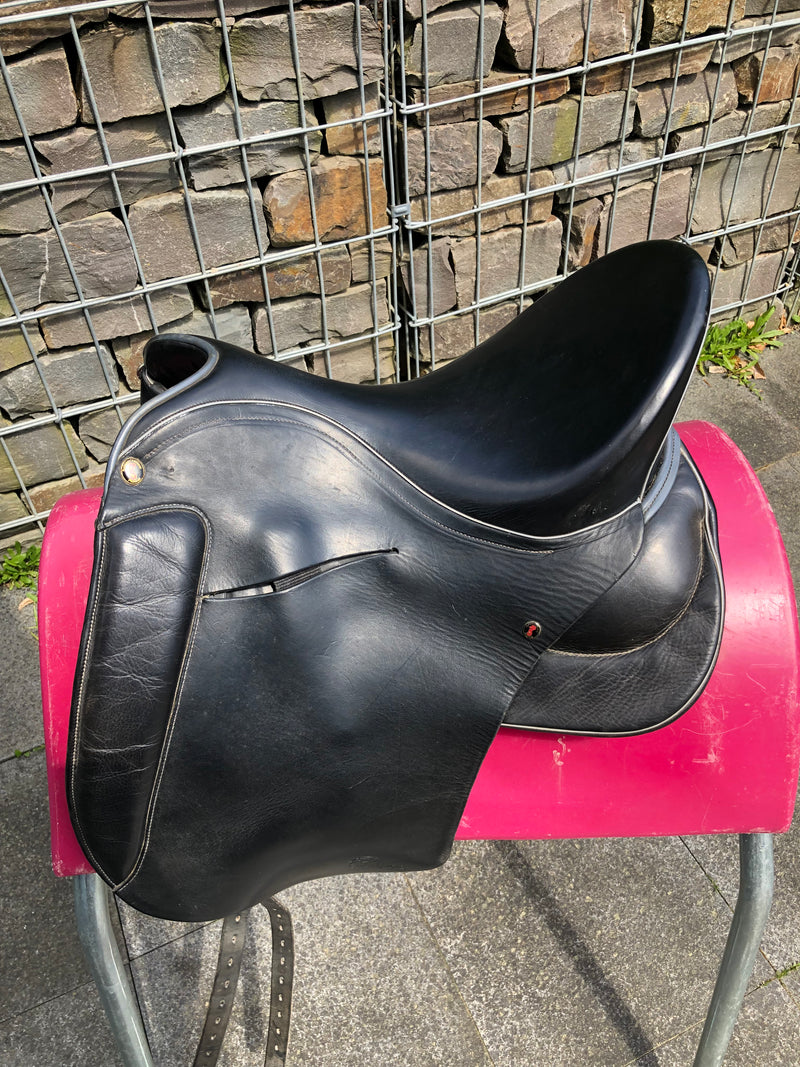 Philimar 17,5“ Schwarzer Dressursattel