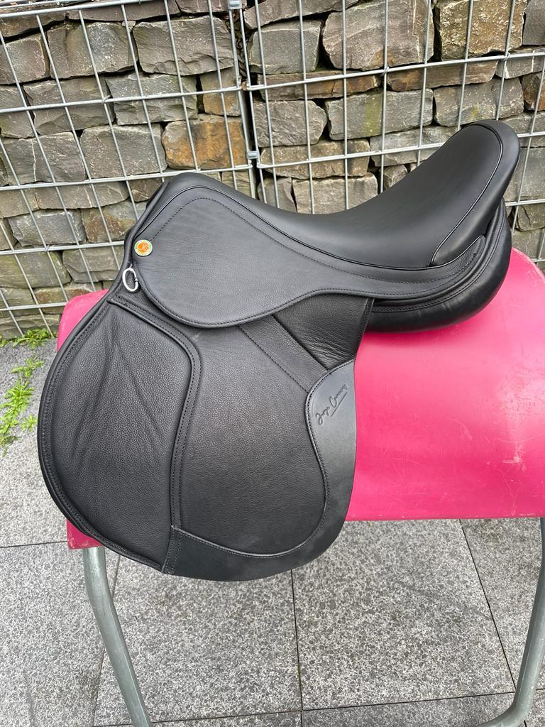 Jorge Canaves Celebration 17,5" Schwarz Springsattel [NEU]
