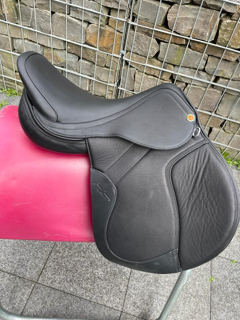 Jorge Canaves Celebration 17,5" Schwarz Springsattel [NEU]