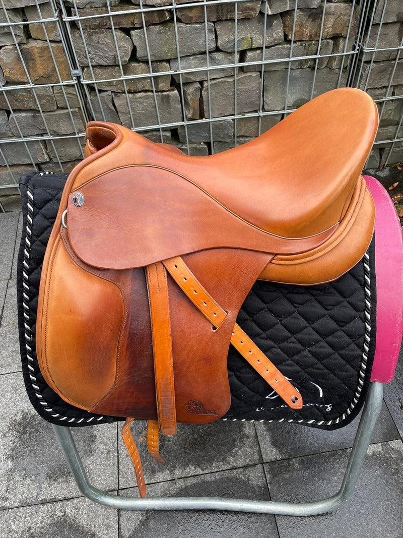 Philimar Dressage Basic Model 17.5" Cognac Dressage Saddle