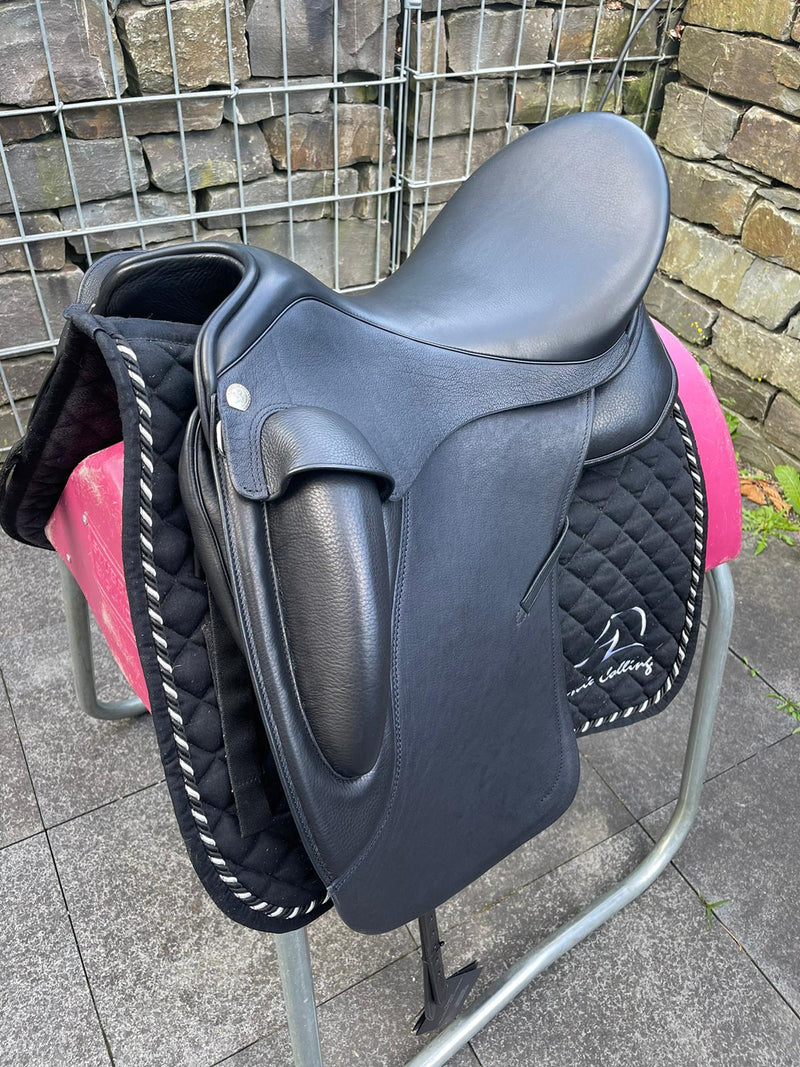 Sommer Novalis "Galaxy 999" schwarz 17,5" Dressursattel [NEU]