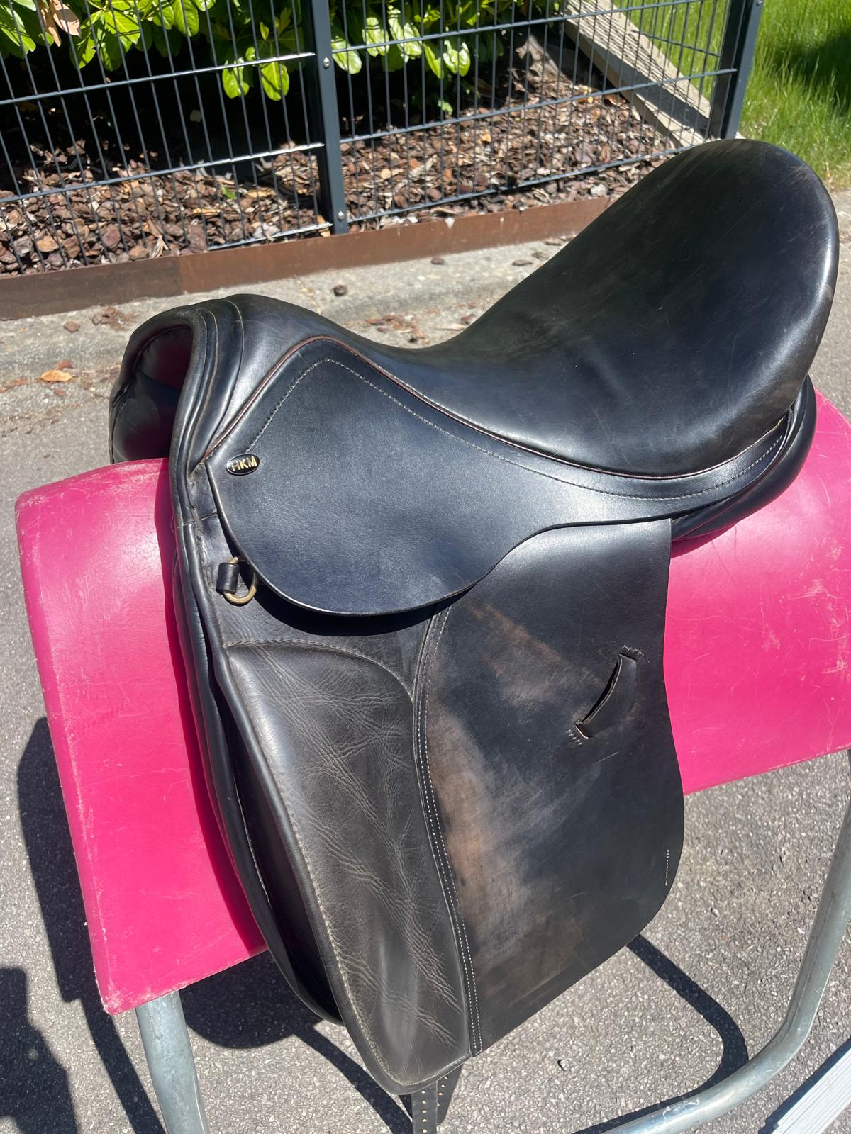 HKM Harmonie 17" schwarz Dressursattel , Pferdesattel Shop