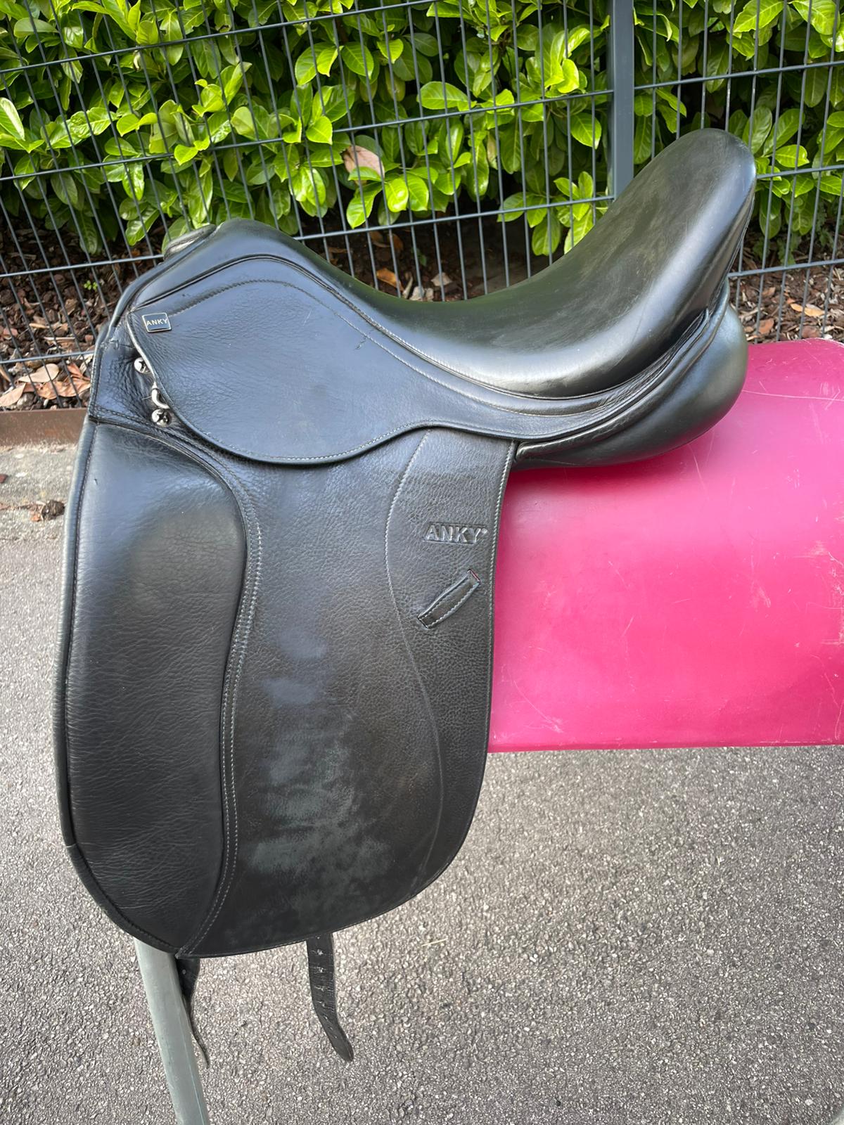 Anky Dressursattel schwarz 17", Pferdesattel Shop