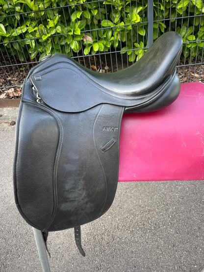 Anky Dressursattel schwarz 17", Pferdesattel Shop