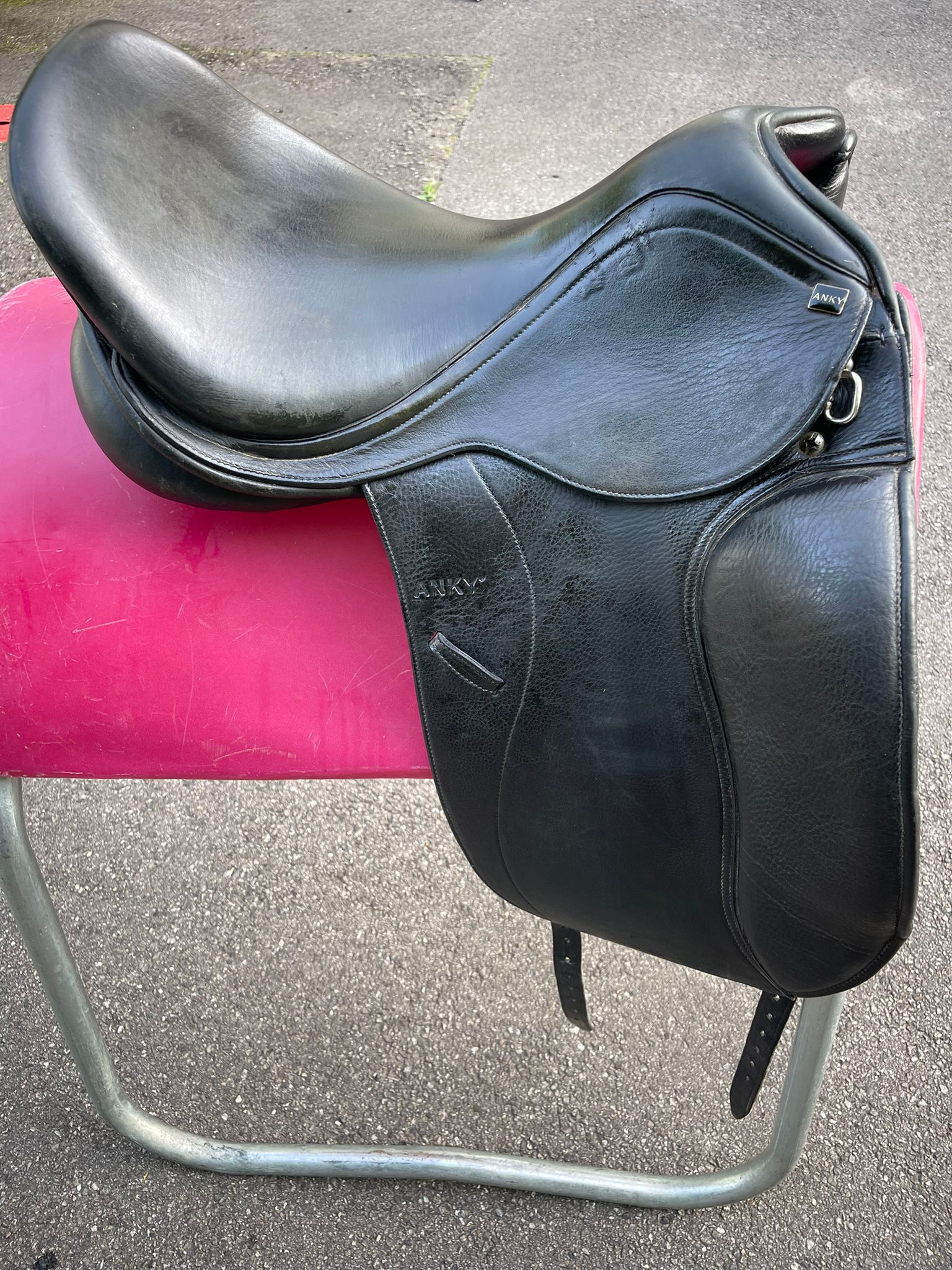 Anky Dressursattel schwarz 17", Pferdesattel Shop