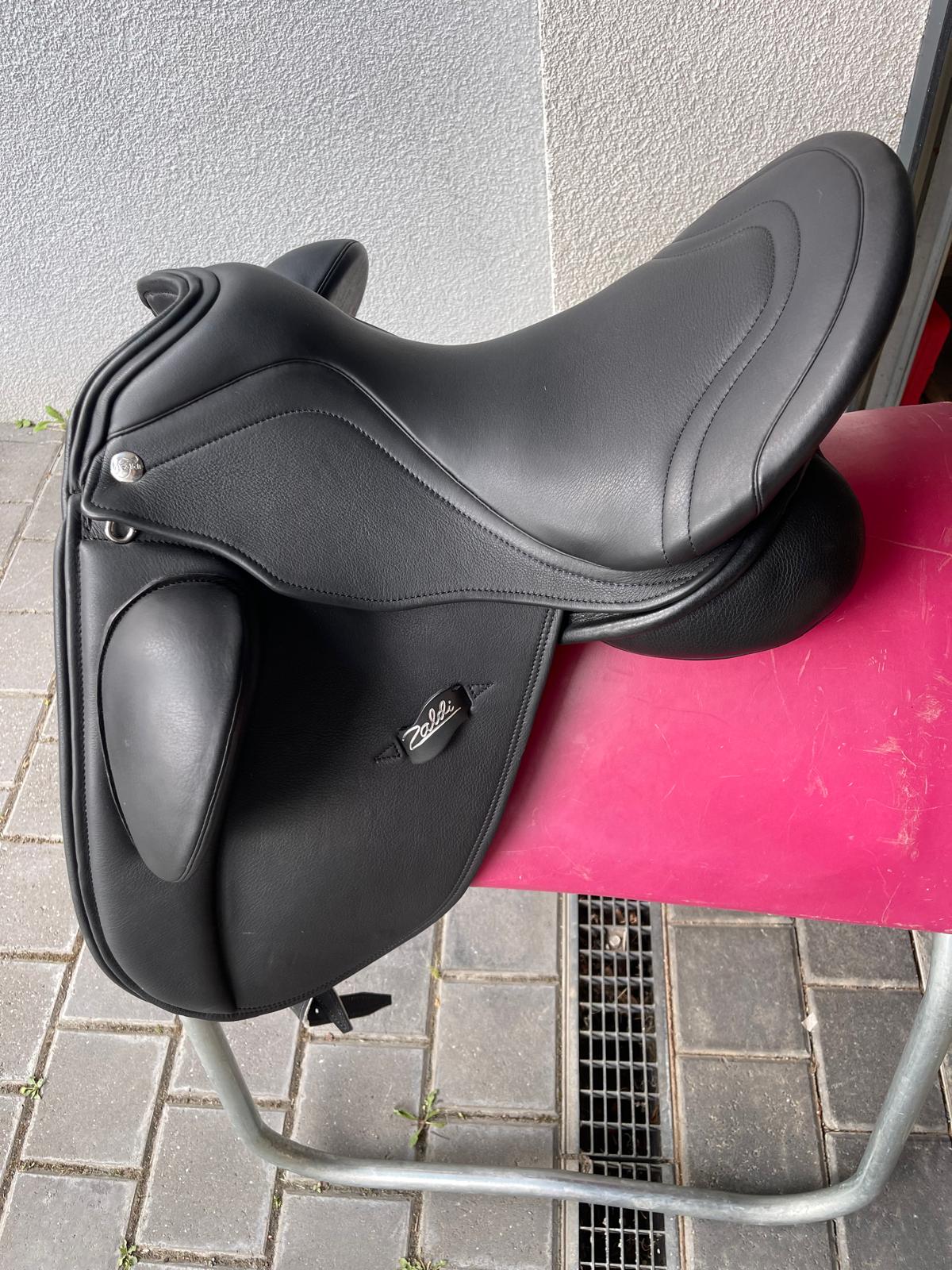 Zaldi Drim 17" schwarz Dressursattel, Pferdesattel Shop