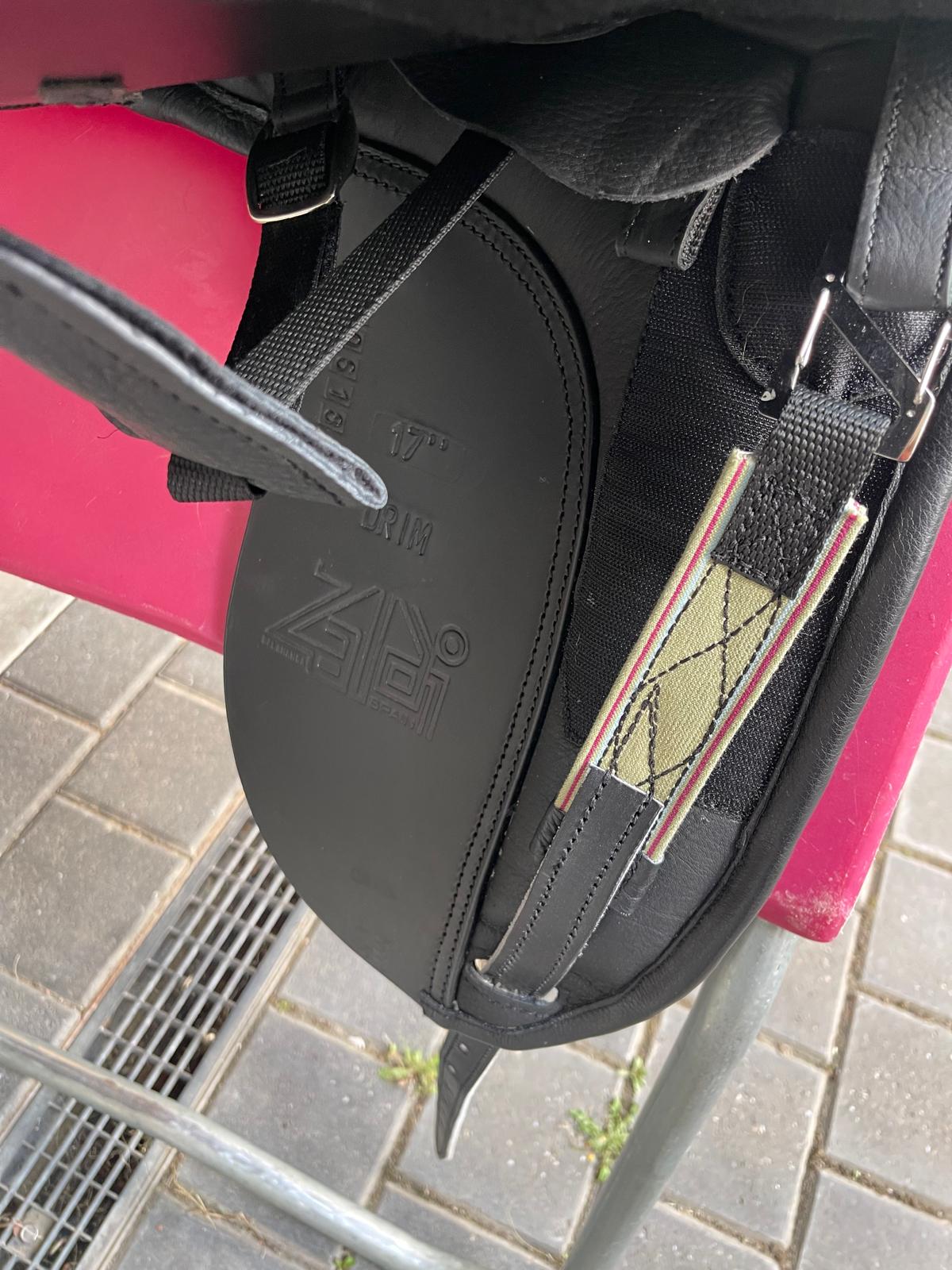 Zaldi Drim 17" schwarz Dressursattel, Pferdesattel Shop
