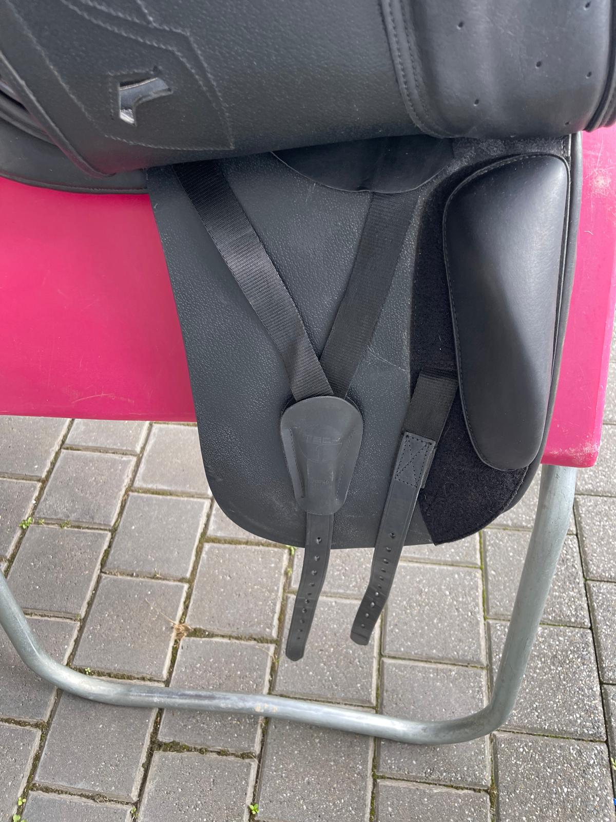 Tech 1 Dressursattel schwarz 17, Pferdesattel Shop