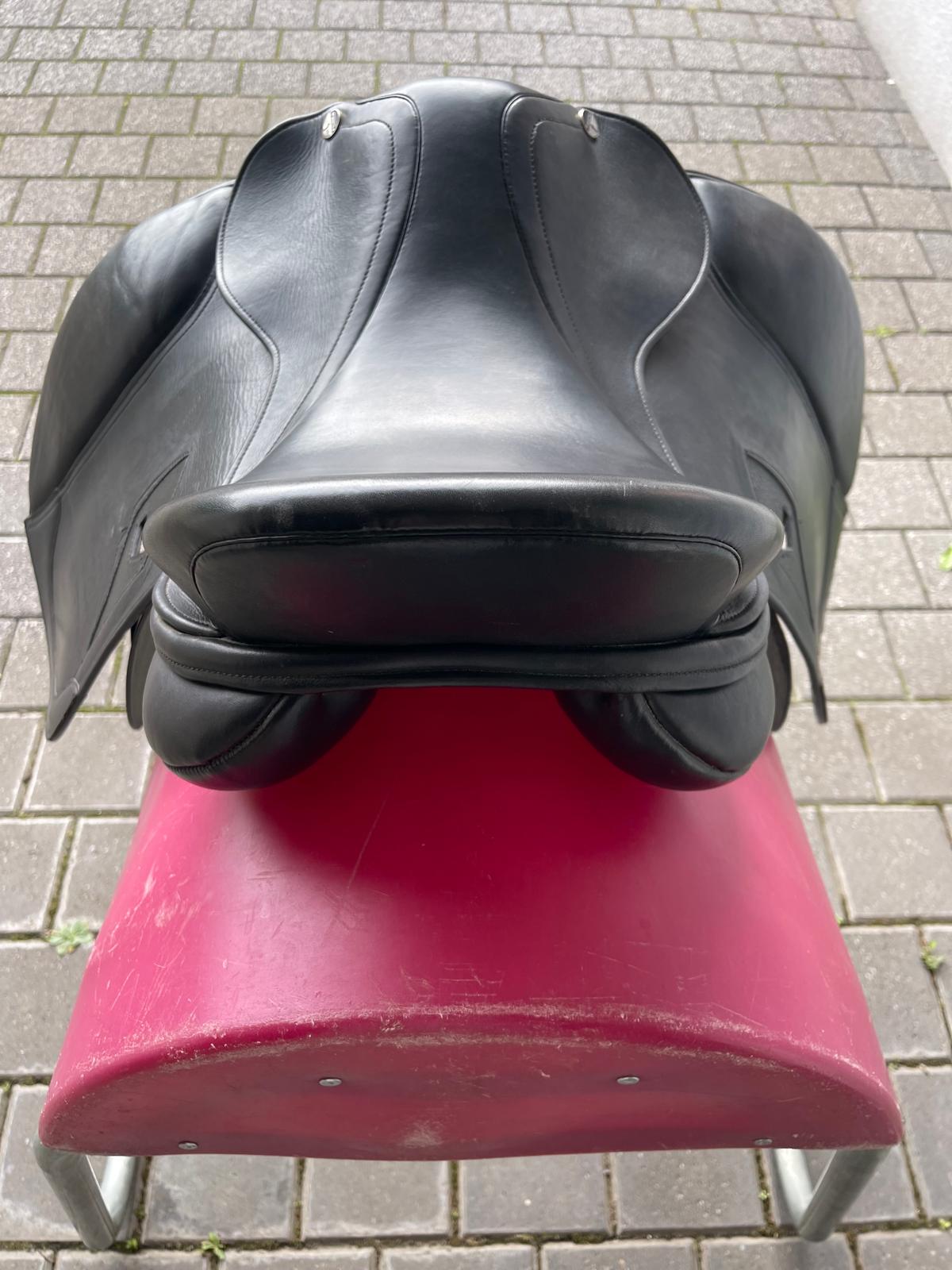 Tech 1 Dressursattel schwarz 17, Pferdesattel Shop