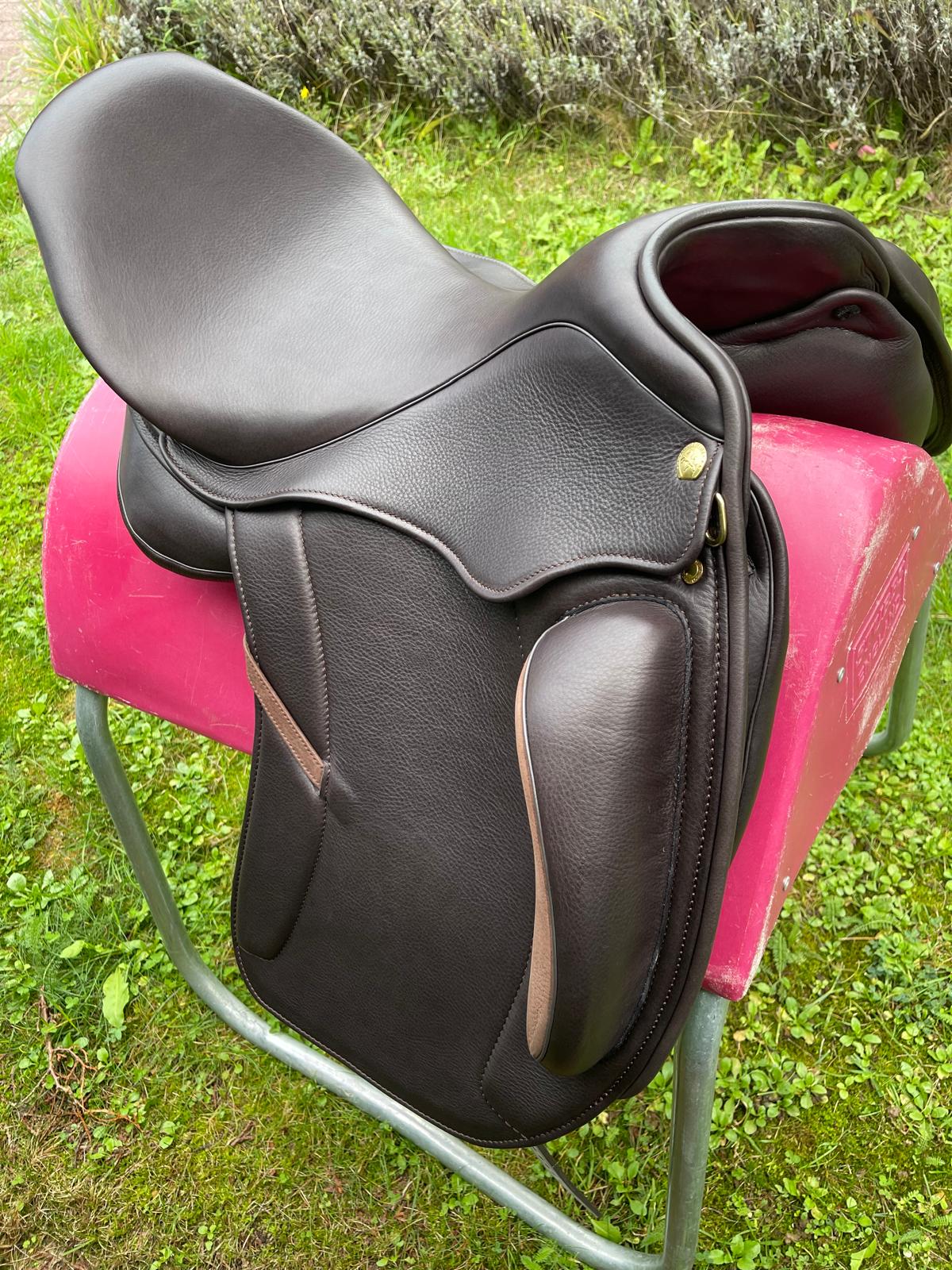 Sommer Grand Sport DS mocca 17,5" Dressursattel [NEU], Pferdesattel Shop