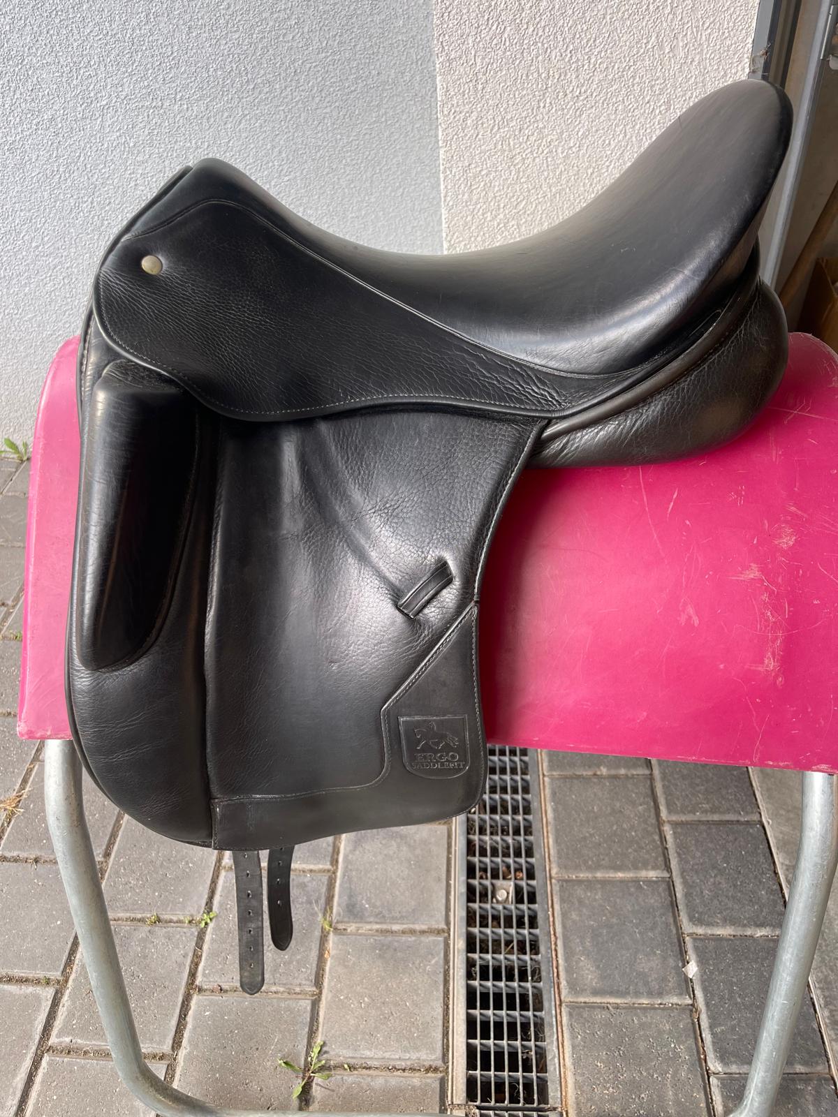 Hennig ESF Ergo Saddlefit 17,5" Dressursattel, Pferdesattel Shop