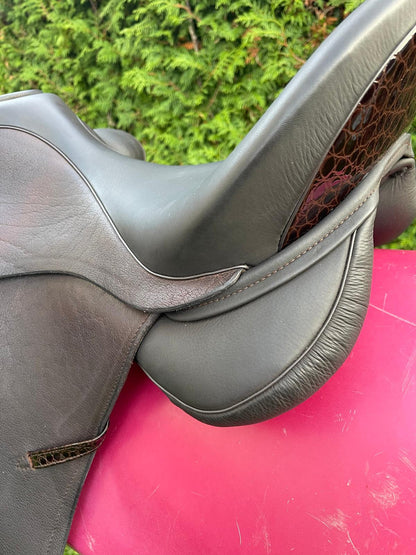 Sommer Novalis 17,5" mocca Kroko Lack Dressursattel [NEU], Pferdesattel Shop