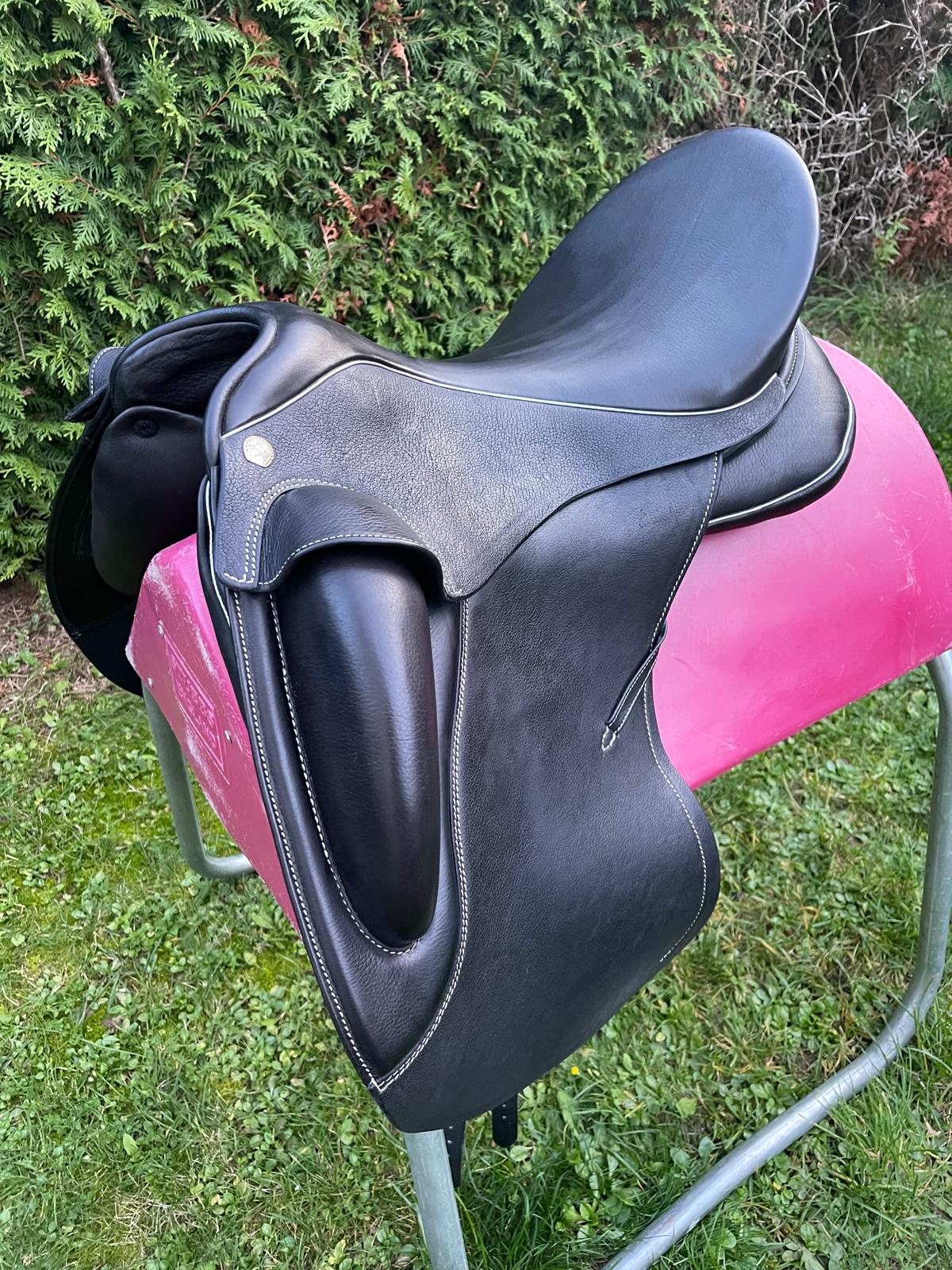 Sommer Novalis  "Galassia"  18" schwarz, Pferdesattel Shop