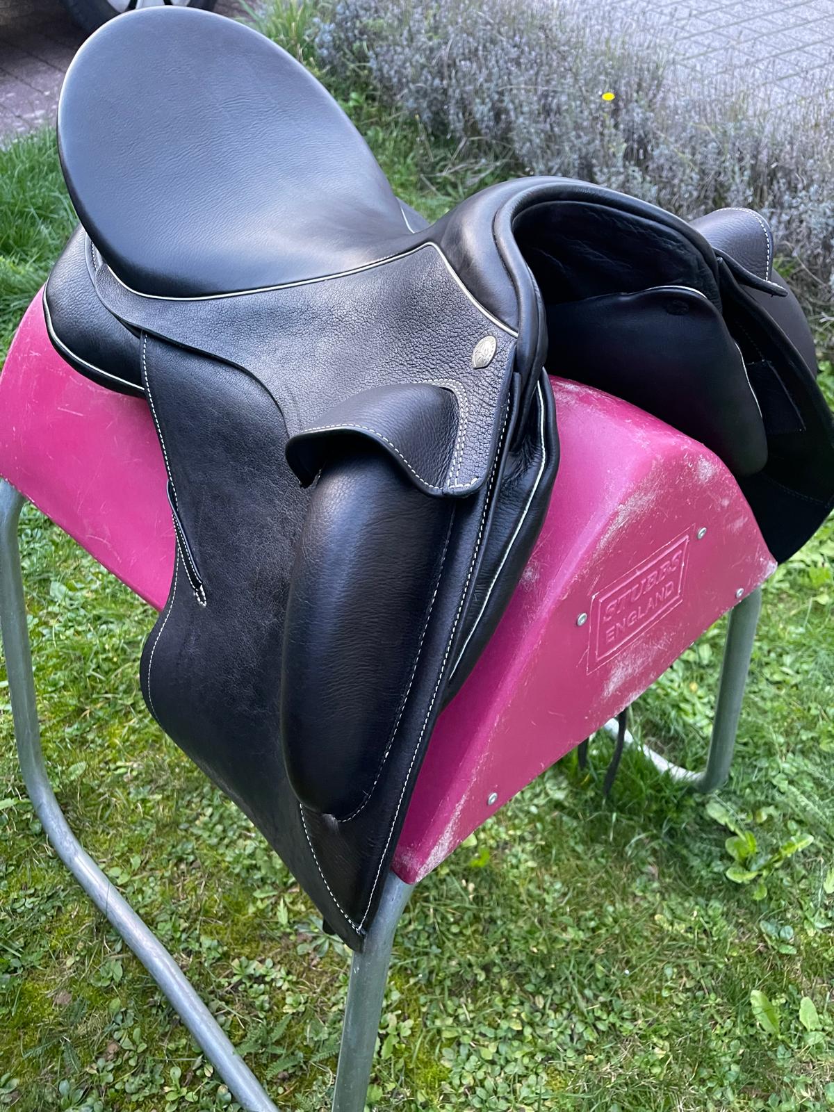 Sommer Novalis  "Galassia"  18" schwarz, Pferdesattel Shop