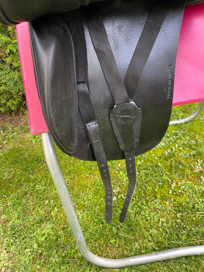 Tech 1 Dressursattel 17"  schwarz, Pferdesattel Shop