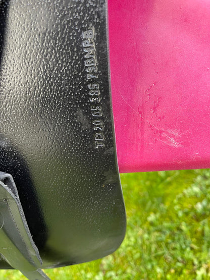 Tech 1 Dressursattel 17"  schwarz, Pferdesattel Shop