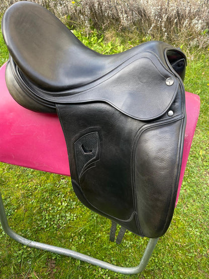 Tech 1 Dressursattel 17"  schwarz, Pferdesattel Shop