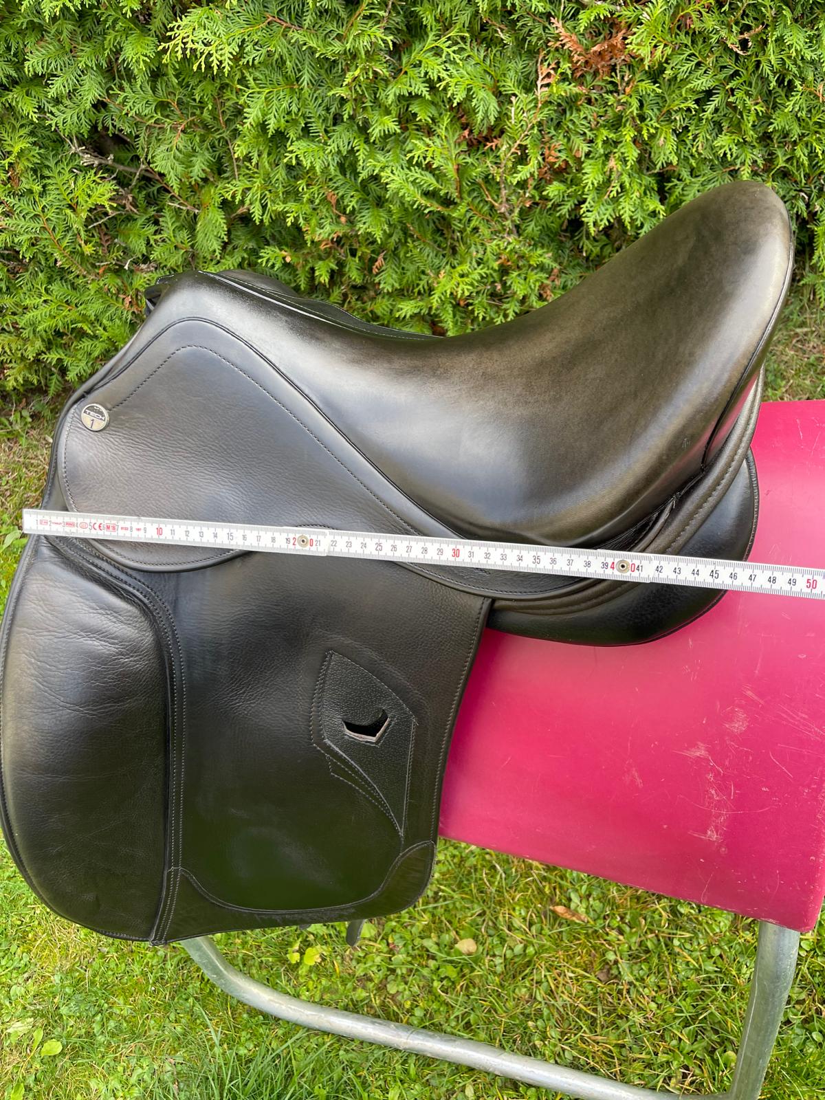 Tech 1 Dressursattel 17"  schwarz, Pferdesattel Shop