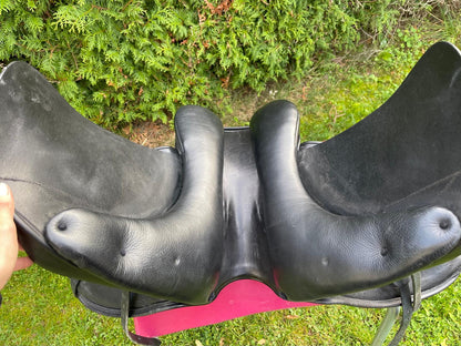 Tech 1 Dressursattel 17"  schwarz, Pferdesattel Shop