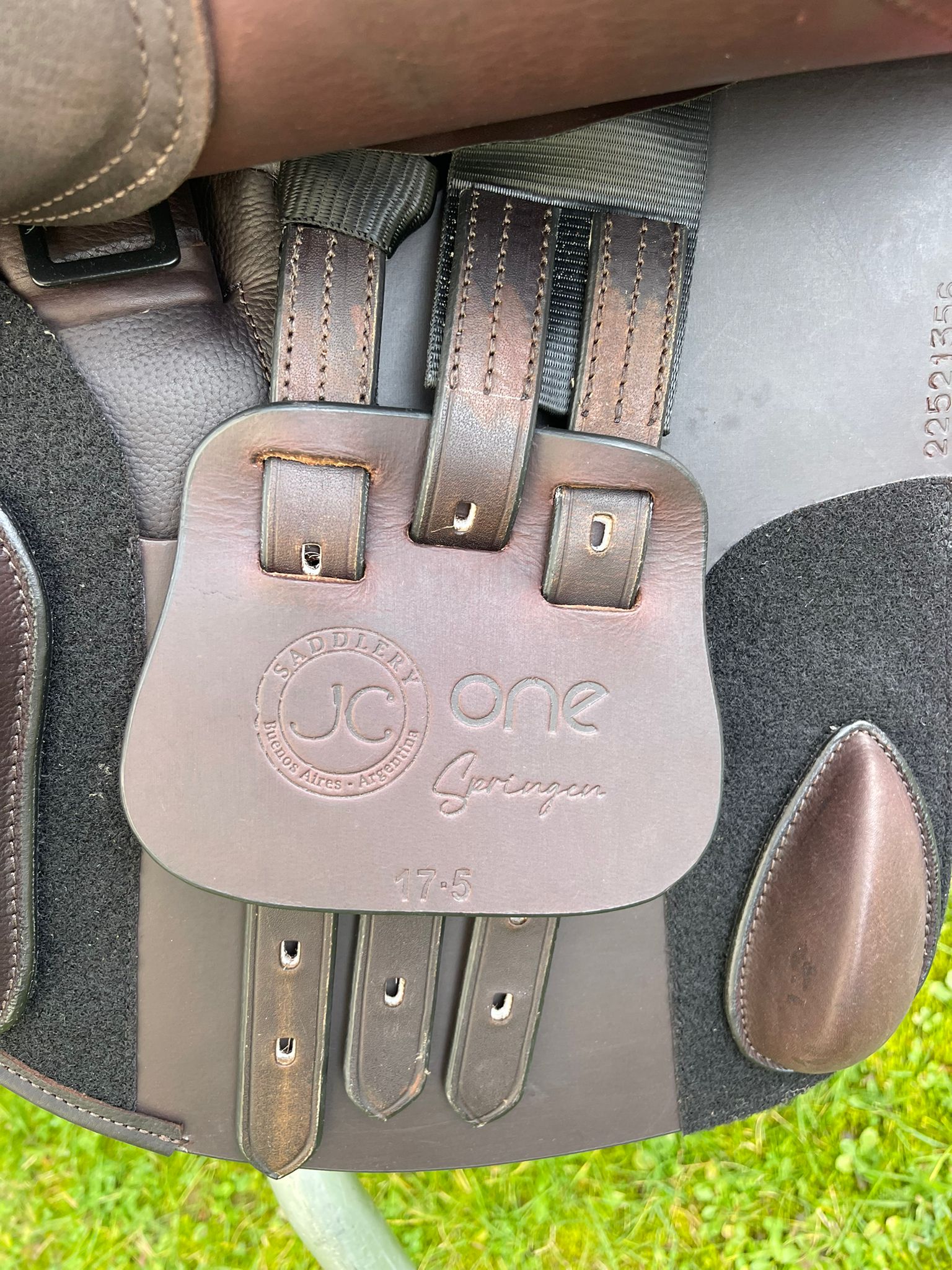 Jorge Canaves One 17,5" Dunkelbrauner Springsattel [NEU], Pferdesattel Shop