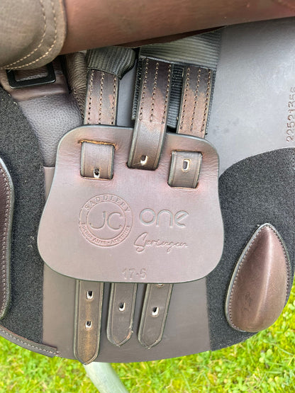 Jorge Canaves One 17,5" Dunkelbrauner Springsattel [NEU], Pferdesattel Shop