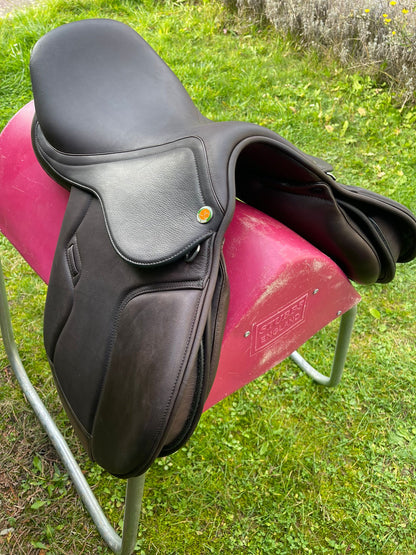 Jorge Canaves One 17,5" Dunkelbrauner Springsattel [NEU], Pferdesattel Shop