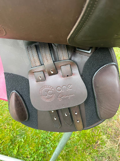 Jorge Canaves One 17,5" Dunkelbrauner Springsattel [NEU] Pferdesattel Shop