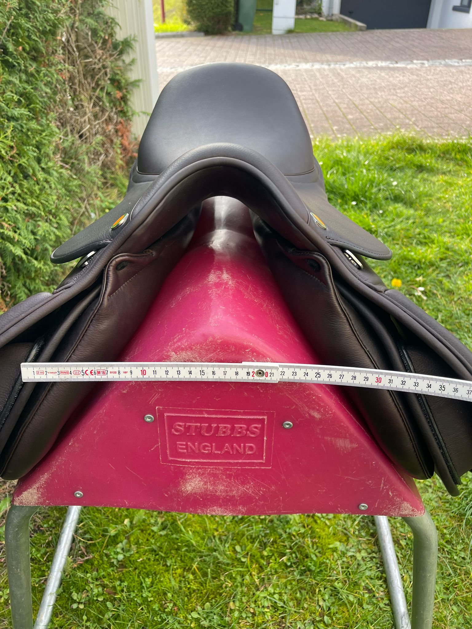 Jorge Canaves One 17,5" Dunkelbrauner Springsattel [NEU], Pferdesattel Shop