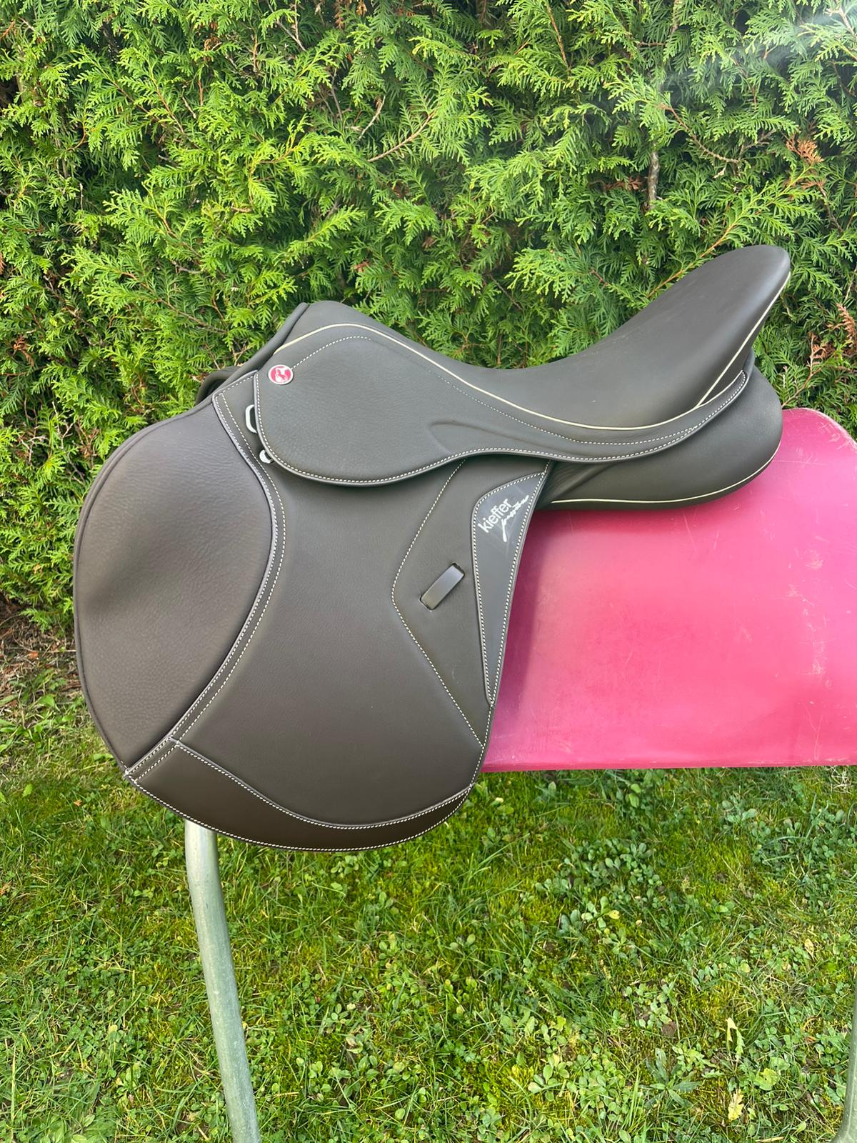 Kieffer Passion Four S 2 (18“) braun Springsattel [NEU], Pferdesattel Shop