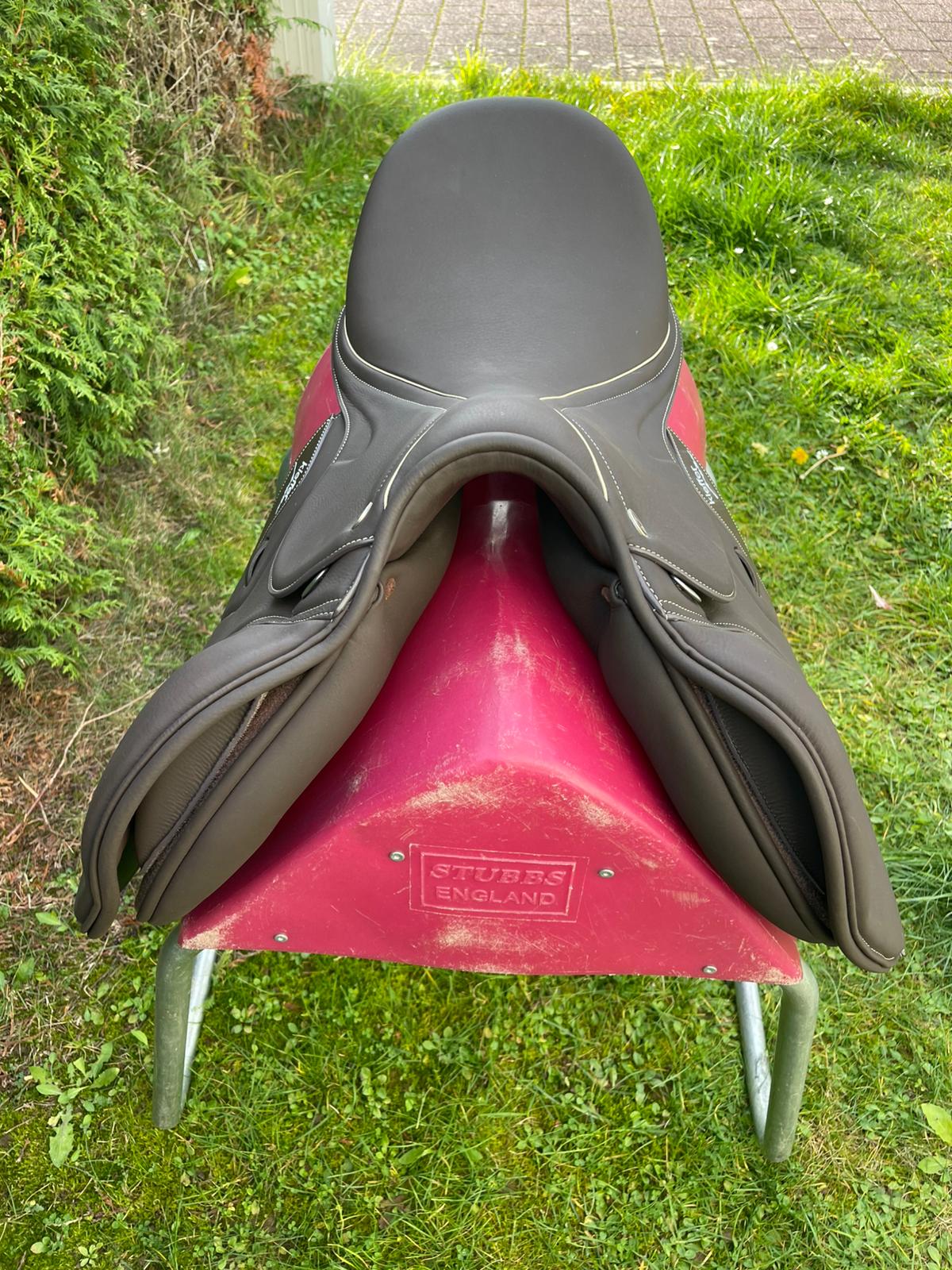 Kieffer Passion Four S 2 (18“) braun Springsattel [NEU], Pferdesattel Shop