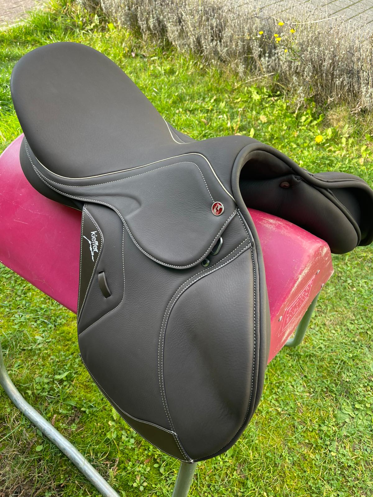 Kieffer Passion Four S 2 (18“) braun Springsattel [NEU], Pferdesattel Shop