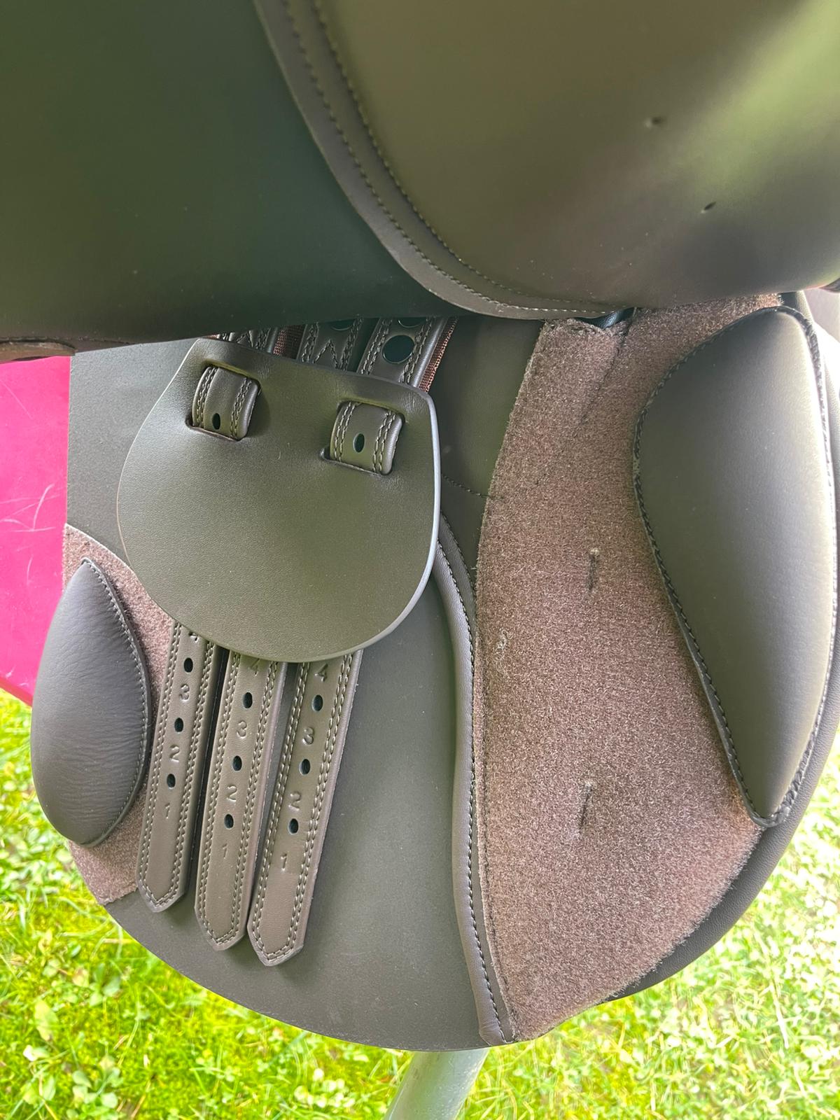 Kieffer Passion Four S 2 (18“) braun Springsattel [NEU], Pferdesattel Shop