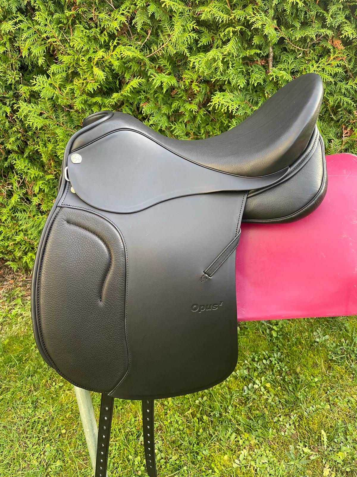 Sommer Opus Dressur  17,5" schwarz [NEU], Pferdesattel Shop