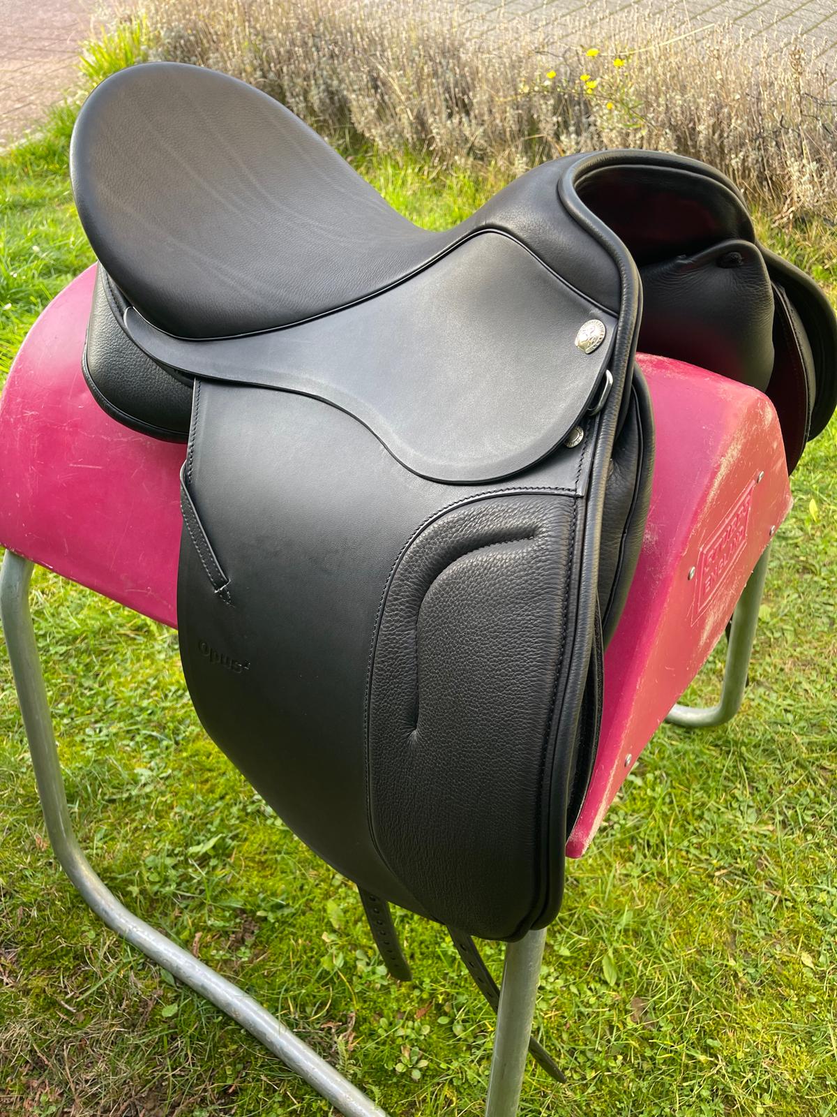 Sommer Opus Dressur  17,5" schwarz [NEU], Pferdesattel Shop