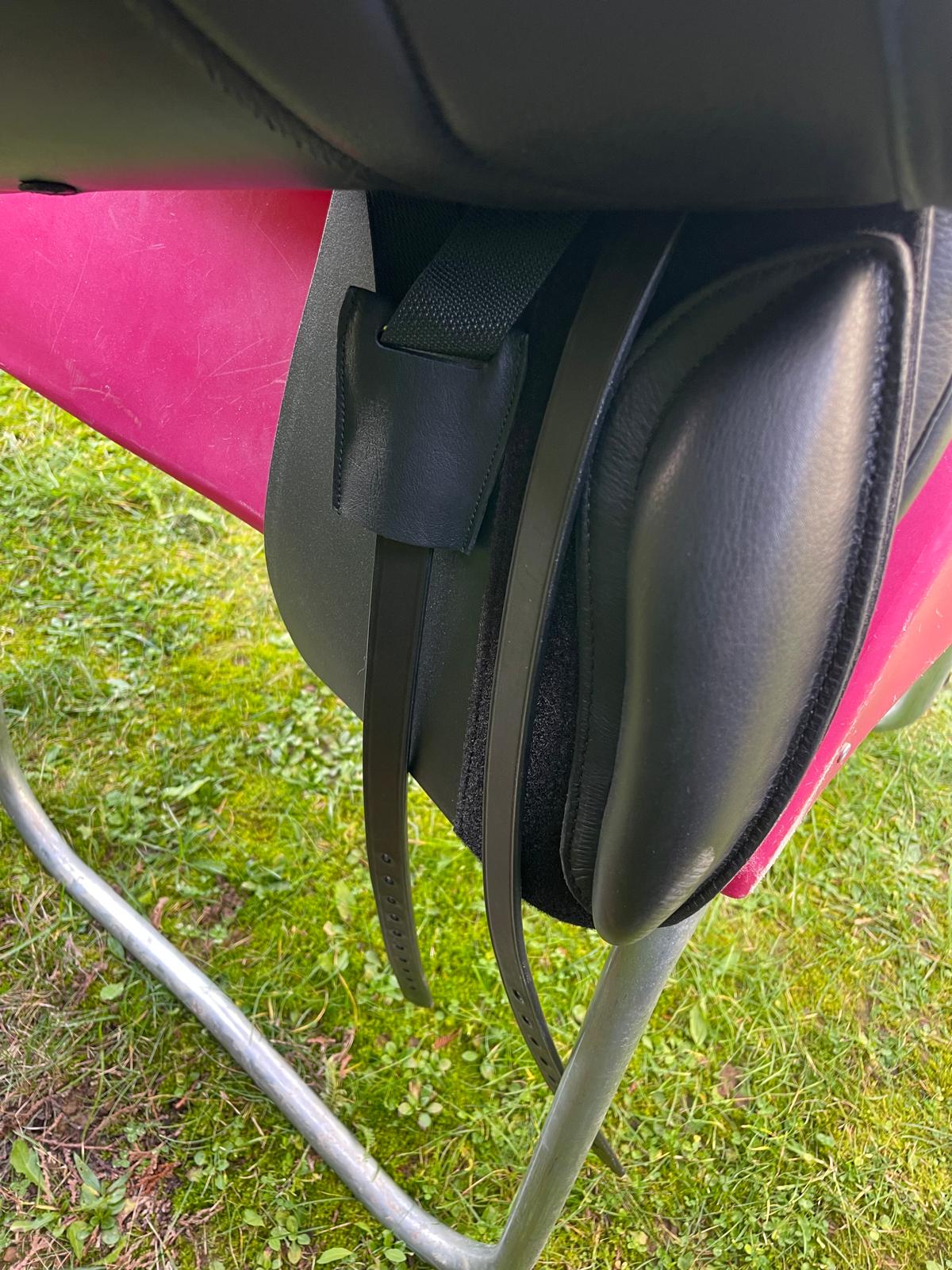 Sommer Opus Dressur  17,5" schwarz [NEU], Pferdesattel Shop