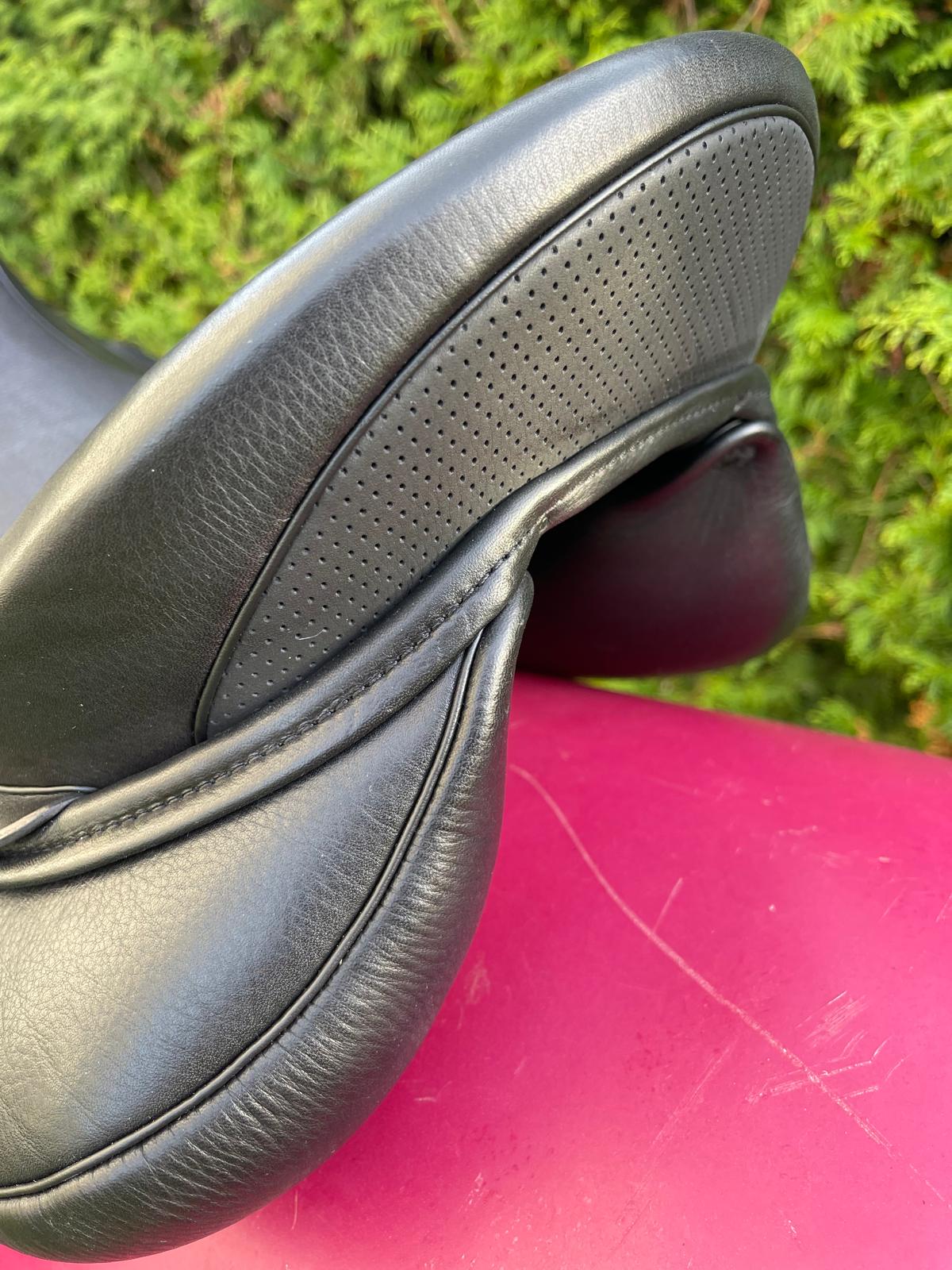 Sommer Opus Dressur  17,5" schwarz [NEU], Pferdesattel Shop