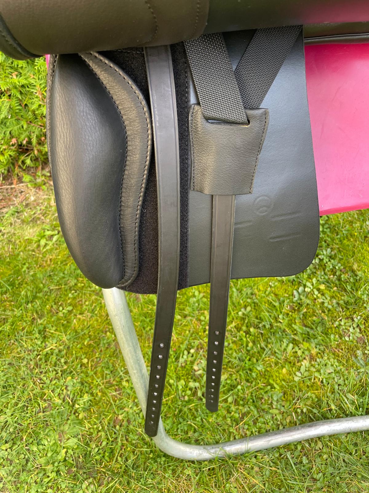 Sommer Opus Dressur  17,5" schwarz [NEU], Pferdesattel Shop