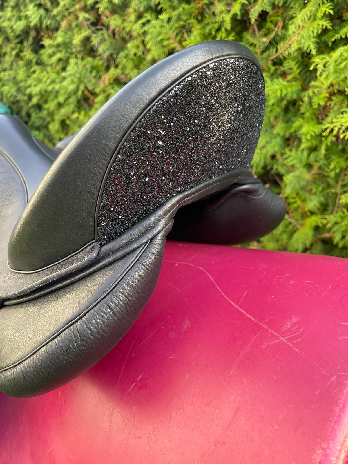 Sommer Novalis  "Galaxy 999"  18" schwarz [NEU], Pferdesattel Shop