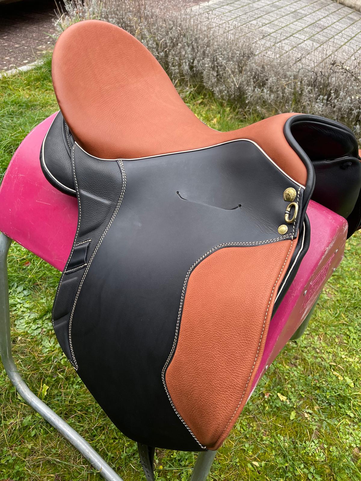 Sommer Espace Dressursattel 18" zweifarbig [NEU], Pferdesattel Shop