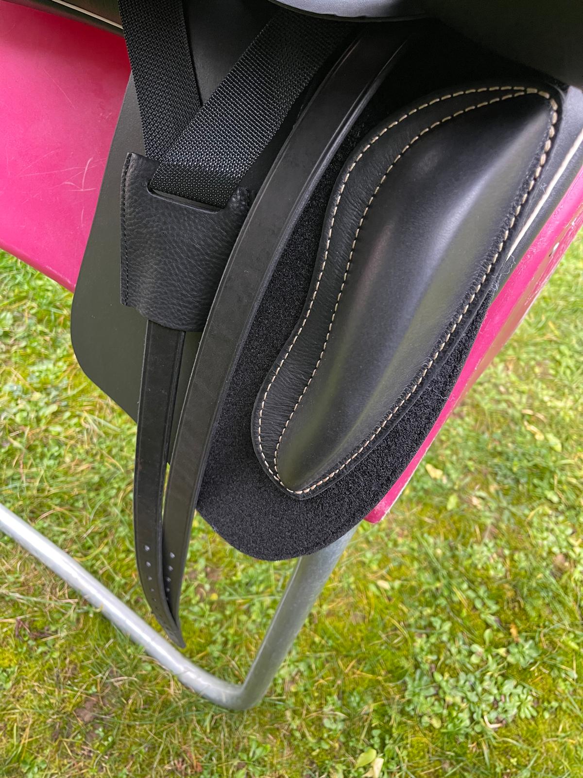 Sommer Espace Dressursattel 18" zweifarbig [NEU], Pferdesattel Shop