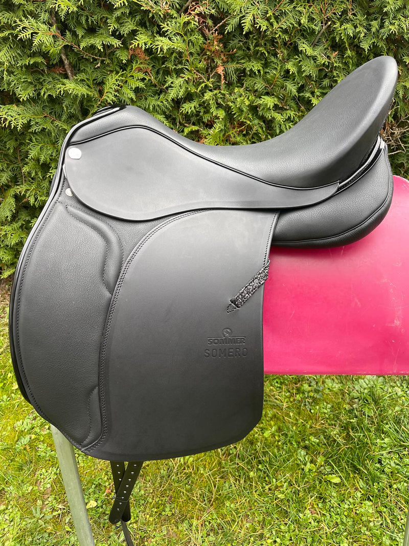 Sommer Somero Classic DS "Galaxy 999" 18" Schwarz Dressursattel [NEU]