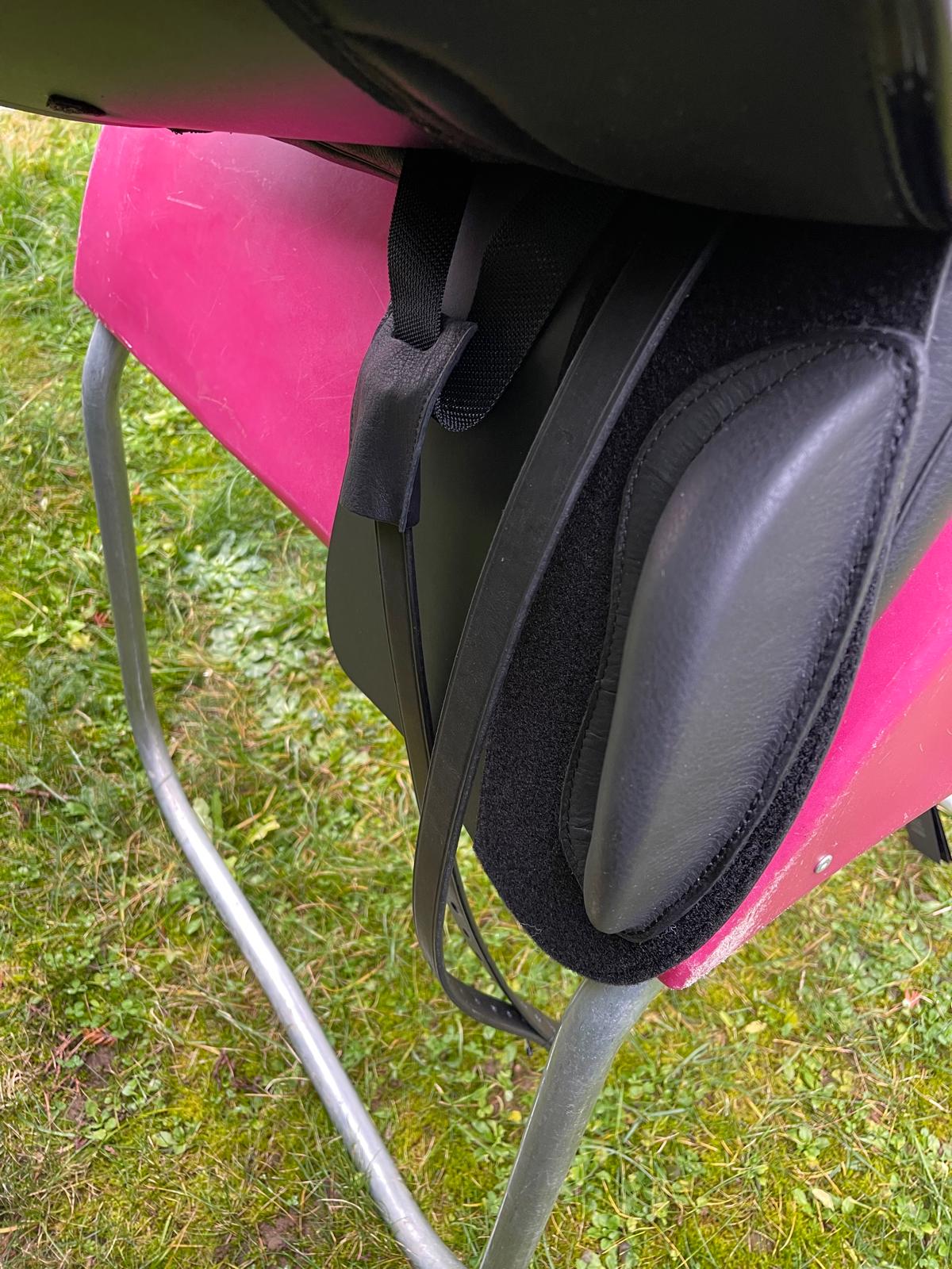 Sommer Somero Classic DS "Galaxy 999" 18" Schwarz Dressursattel [NEU], Pferdesattel Shop