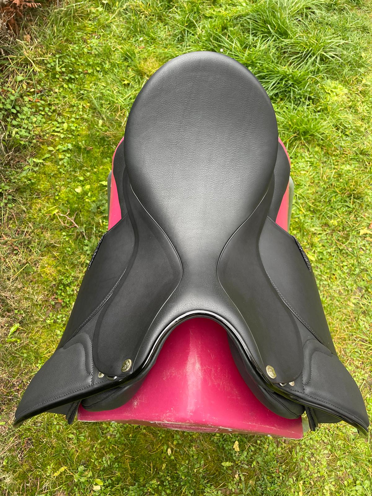 Sommer Somero Classic DS "Galaxy 999" 18" Schwarz Dressursattel [NEU], Pferdesattel Shop